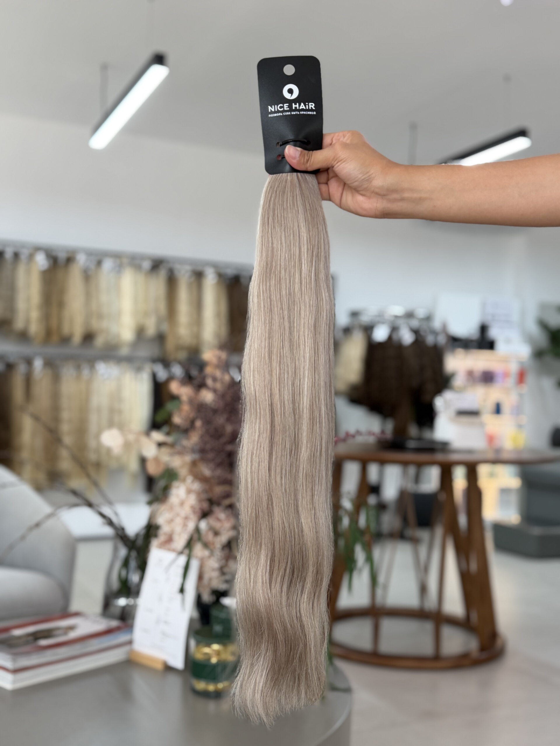 Flat keratin bonds, mix of shades #60 & #10, 55 cm,103 g, 325 pcs. Lux category - Image 1