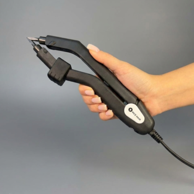 Hair extensions tongs for nano bonds with an ultra-thin tip and a temperature regulator