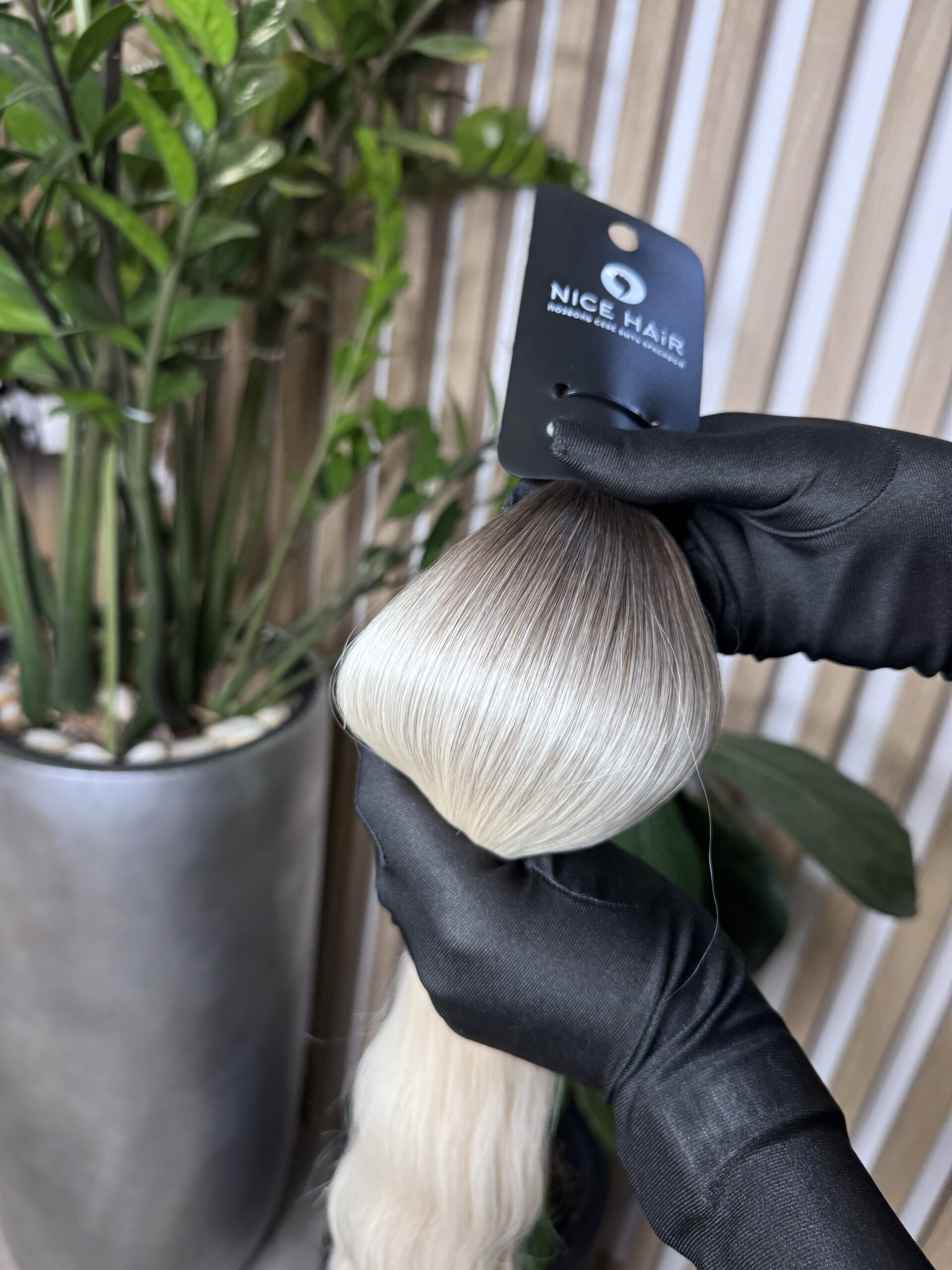 Exclusive hair, Platinum Ombre, silky wavy, 52 cm, 125 gr - Image 3