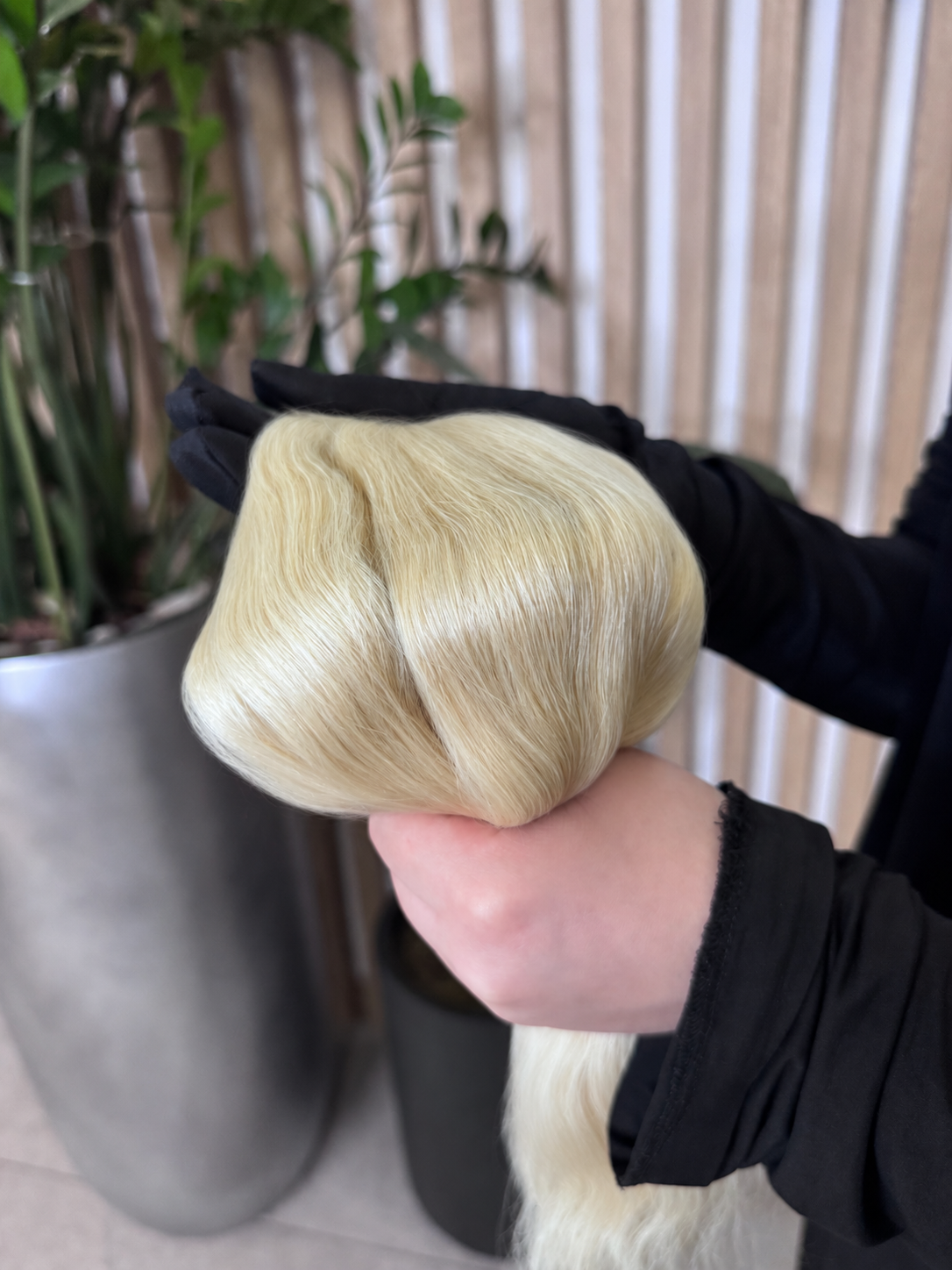 Exclusive hair, Milky Blonde, silky wavy, 55 cm, 107 gr - Image 3